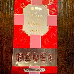 Red Aspen manicure in a dash nail kit - Wrap it Up Rory